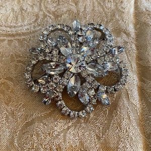 Vintage Rhinestone brooch - Stunning!